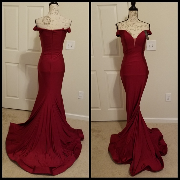 Dresses & Skirts - Red dress sz 2